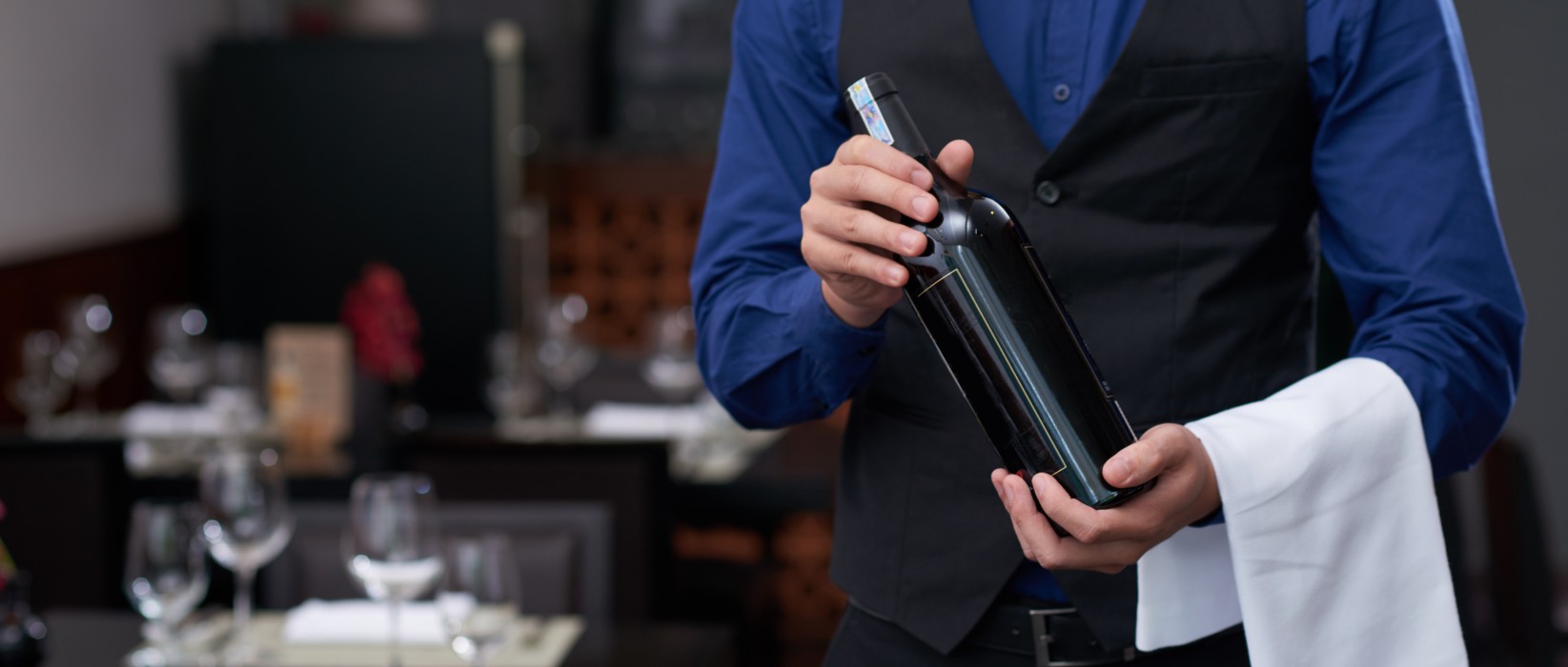 葡萄酒瓶底部凹口的秘密：美感與實用並存