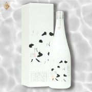 八海山 雪室熟成八年 純米大吟釀 720ml 八海山 雪室熟成八年 純米大吟釀 720ml
