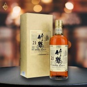 竹鶴21年 PURE MALT  700ml 43%  禮盒裝 +1000元 竹鶴21年 PURE MALT  700ml 43%  禮盒裝 +1000元